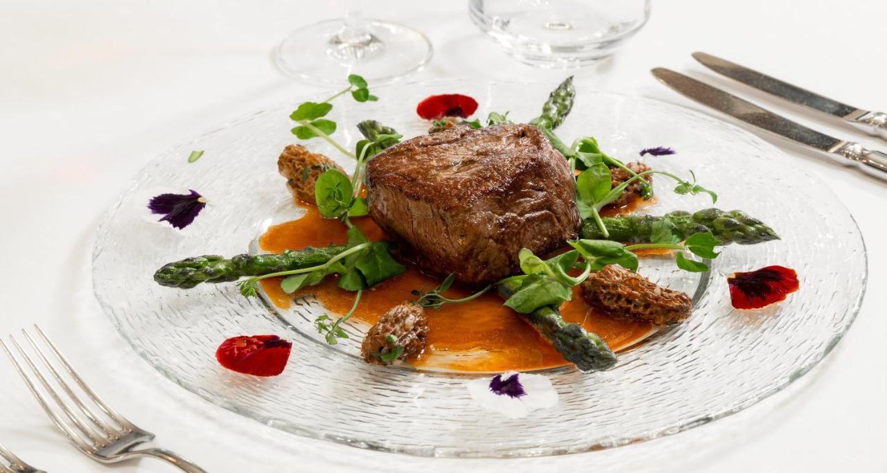 Victor'S Residenz-Hotel Schloss Berg Nennig Dış mekan fotoğraf A steak prepared sous-vide
