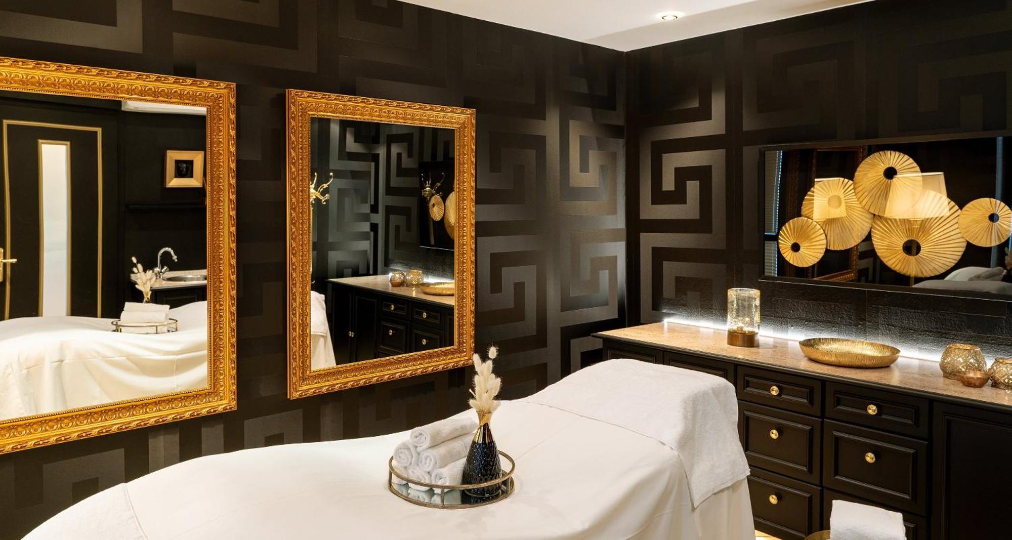 Victor'S Residenz-Hotel Schloss Berg Nennig Dış mekan fotoğraf A treatment room at the Four Seasons Spa