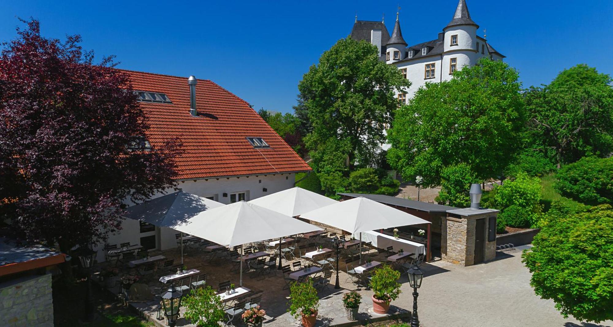 Victor'S Residenz-Hotel Schloss Berg Nennig Dış mekan fotoğraf The restaurant in the castle