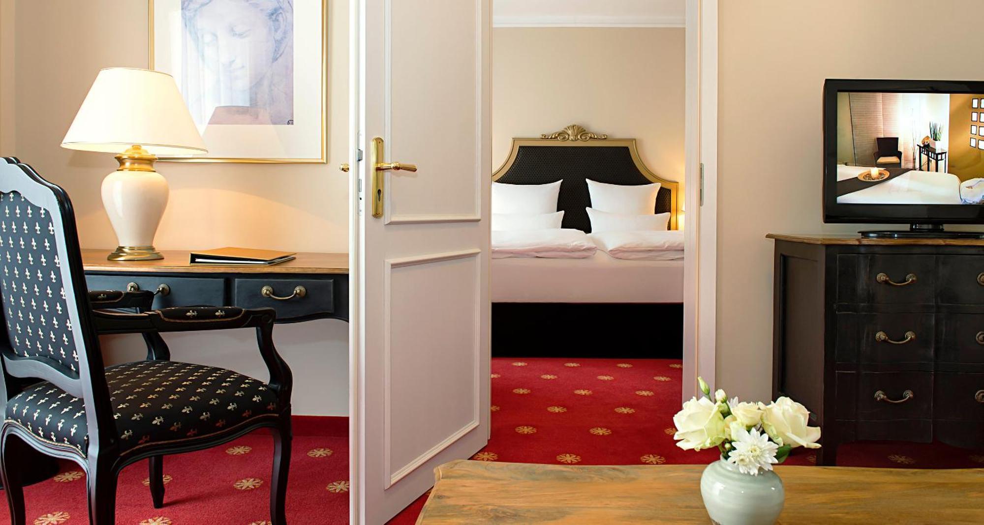 Victor'S Residenz-Hotel Schloss Berg Nennig Oda fotoğraf A suite at the Hotel de France