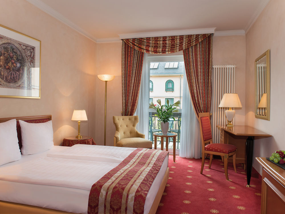 Victor'S Residenz-Hotel Schloss Berg Nennig Dış mekan fotoğraf A typical hotel room